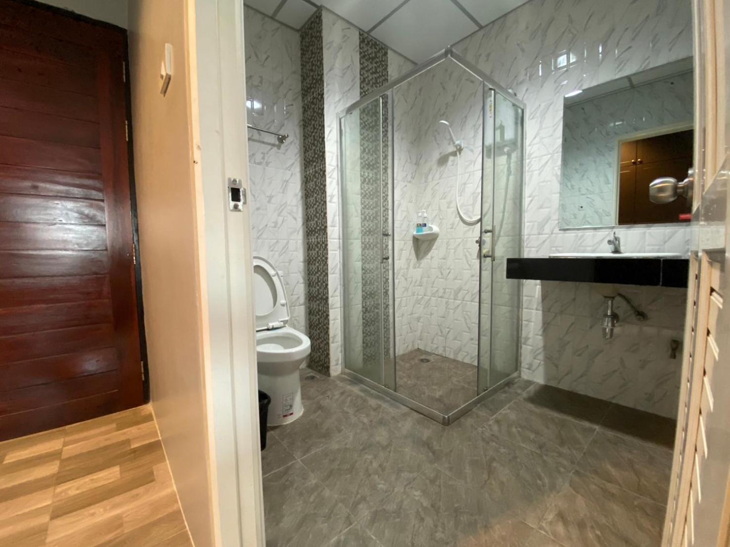 Grand Inter Hotel Samut Sakhon Kamer foto