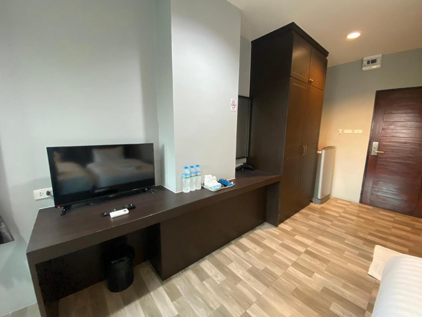 Grand Inter Hotel Samut Sakhon Kamer foto